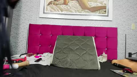 Snapshot of cristal_18xxx chatting on 10, 9, 2025 Cristal online show from 10, 9, 2025