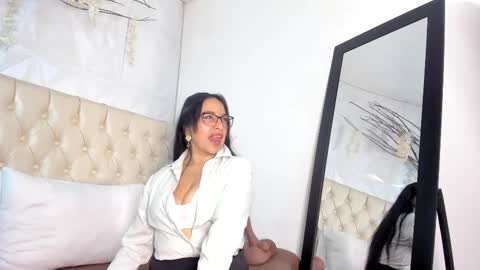 Cristal yours Milf online show from 7, 1, 2026