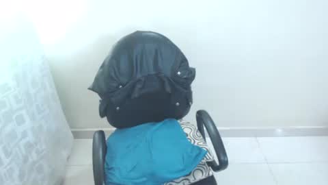 Snapshot of cristal_jayan chatting on 4, 10, 2025 HI online show from 4, 10, 2025