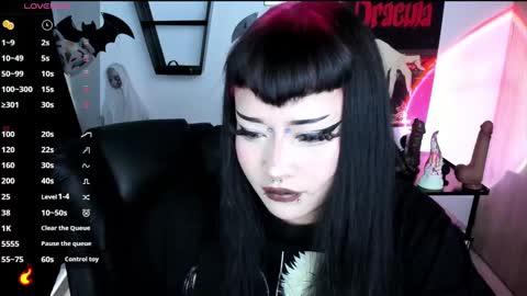 Snapshot of cristal_kosh chatting on 9, 11, 2025 Cris online show from 9, 11, 2025