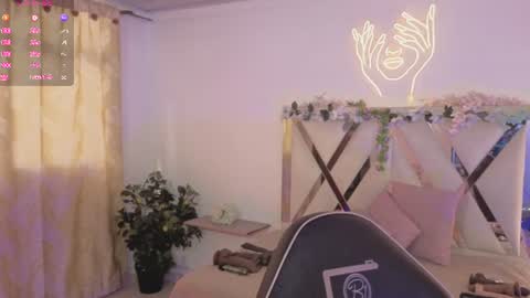 Snapshot of cristalbroke_tay chatting on 4, 7, 2026 Crystalbroke online show from 4, 7, 2026