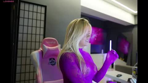 Laura online show from 21, 11, 2025