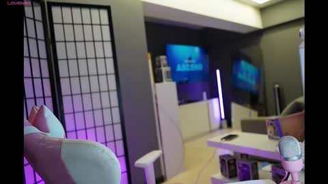 Laura online show from 22, 11, 2025