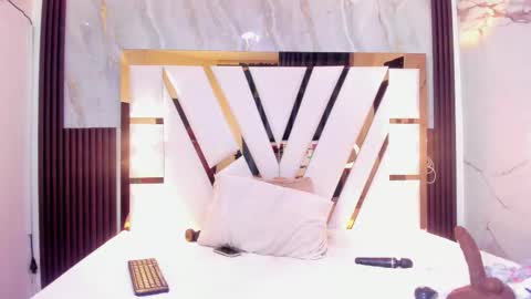 cristin  online show from 5, 11, 2025