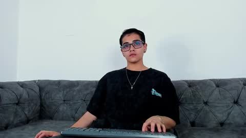 cristian_suarezz_ online show from 5, 10, 2025