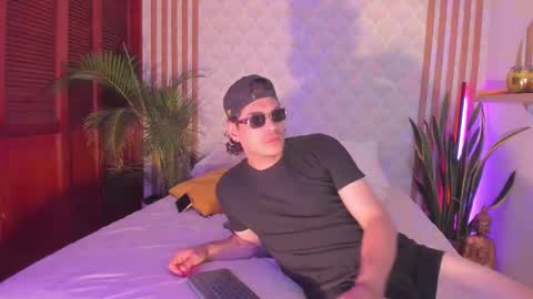 Cris  Pame online show from 19, 11, 2025