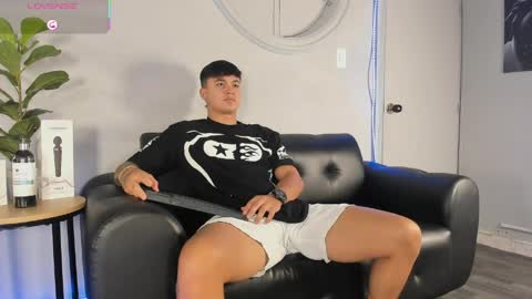 Snapshot of cristopher_strong chatting on 21, 4, 2026 Cristopher online show from 21, 4, 2026