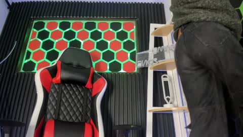 Cristopher  online show from 5, 4, 2026