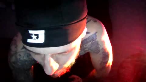 Snapshot of cruz815 chatting on 2, 4, 2026 cruz815 online show from 2, 4, 2026