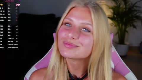 Snapshot of crystal_blond chatting on 27, 5, 2026 Crystal online show from 27, 5, 2026