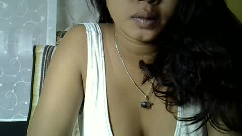 crystalbellax online show from 18, 5, 2026