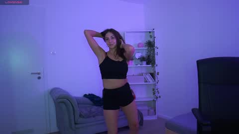 Crystalbrunette18 online show from 18, 4, 2026