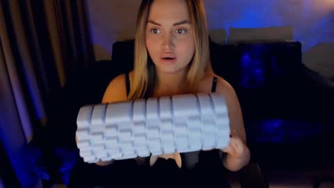 crystalemily online show from 28, 2, 2025