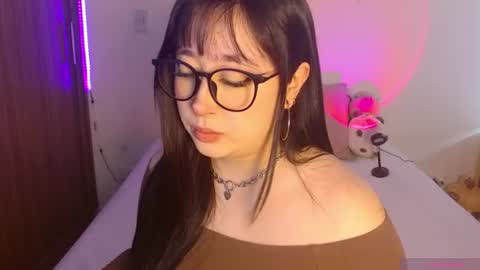 Snapshot of crystalitesq chatting on 9, 7, 2026 Olivia online show from 9, 7, 2026