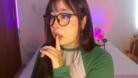 Snapshot of crystalitesq chatting on 22, 7, 2026 Olivia online show from 22, 7, 2026