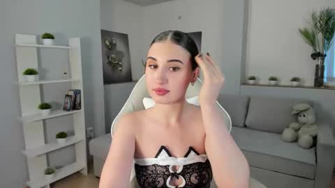 Snapshot of crystall_davis chatting on 10, 10, 2025 Crystall online show from 10, 10, 2025