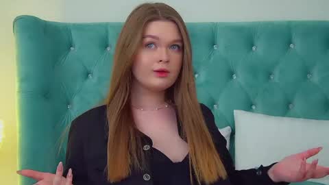 Snapshot of crystallyons chatting on 23, 5, 2026 Crystal online show from 23, 5, 2026