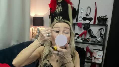 CrystalHotty online show from 16, 4, 2026