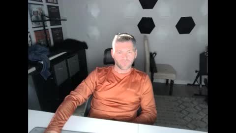 Snapshot of cuck_uu chatting on 8, 10, 2025 cuck_uu online show from 8, 10, 2025