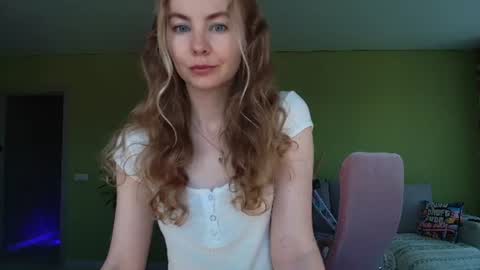 Snapshot of cuddle_kitten chatting on 10, 6, 2026 Alexia online show from 10, 6, 2026