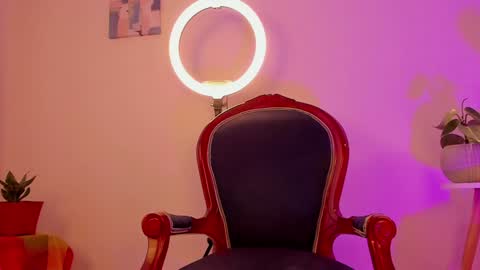 Snapshot of cuddlingbunnny chatting on 1, 12, 2024 Leonela online show from 1, 12, 2024