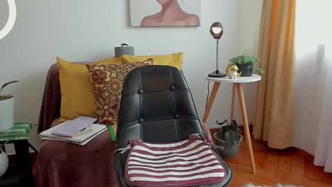 Snapshot of cuddlingbunnny chatting on 2, 3, 2025 Leonela online show from 2, 3, 2025