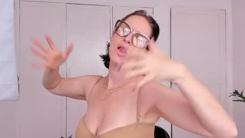 Leonela online show from 25, 4, 2026