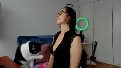 Snapshot of cuddlingbunnny chatting on 14, 6, 2026 Leonela online show from 14, 6, 2026