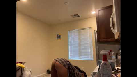 Snapshot of cum2charmxx chatting on 27, 9, 2025 cum2charmxx online show from 27, 9, 2025