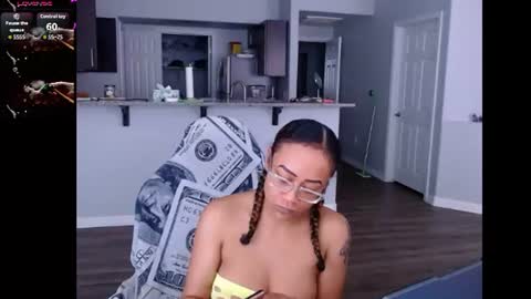 Snapshot of cumplzqueen chatting on 10, 6, 2026 Nia Reese online show from 10, 6, 2026