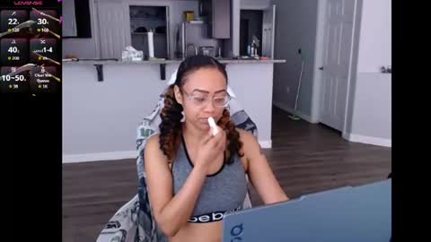 Snapshot of cumplzqueen chatting on 16, 6, 2026 Nia Reese online show from 16, 6, 2026