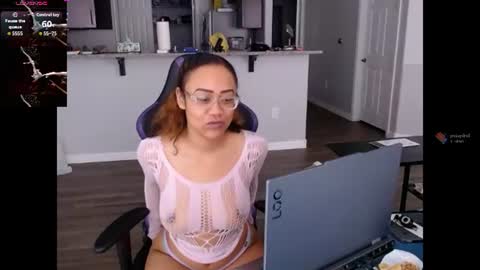 Snapshot of cumplzqueen chatting on 18, 7, 2026 Nia Reese online show from 18, 7, 2026