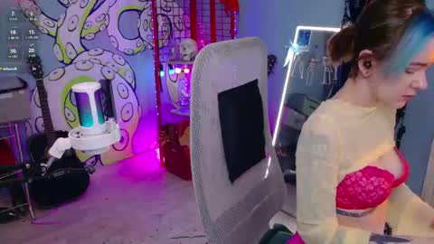 Snapshot of cumpotikeve chatting on 21, 4, 2026 CUMpotikEve online show from 21, 4, 2026