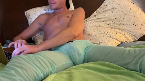 Snapshot of cumwatchmenut chatting on 8, 10, 2025 cumwatchmenut online show from 8, 10, 2025