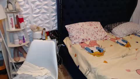 Snapshot of cumyoshichinita chatting on 10, 12, 2024 YOSHI online show from 10, 12, 2024
