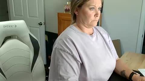 curious couple online show from 3, 2, 2025