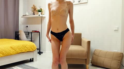Snapshot of curlixiee chatting on 28, 4, 2026 Kira online show from 28, 4, 2026