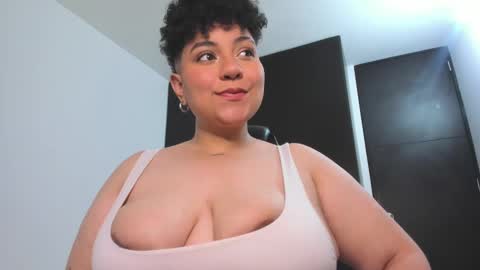 Snapshot of curly_cam_queen chatting on 16, 1, 2025 Bruna online show from 16, 1, 2025