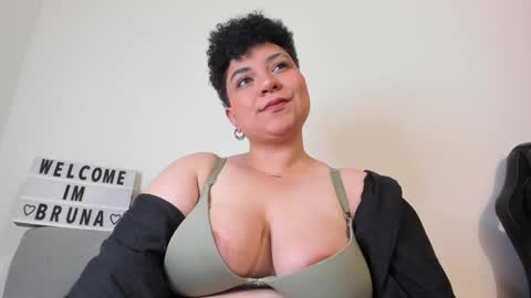 Snapshot of curly_cam_queen chatting on 7, 2, 2025 Bruna online show from 7, 2, 2025