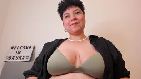 Snapshot of curly_cam_queen chatting on 8, 2, 2025 Bruna online show from 8, 2, 2025