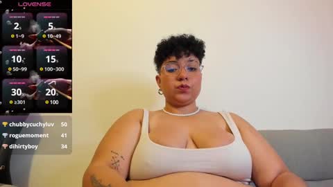 Snapshot of curly_cam_queen chatting on 2, 3, 2025 Bruna online show from 2, 3, 2025