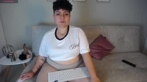 Snapshot of curly_cam_queen chatting on 27, 9, 2025 Bruna online show from 27, 9, 2025
