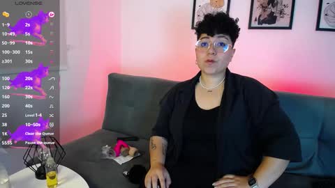 Snapshot of curly_cam_queen chatting on 12, 10, 2025 Bruna online show from 12, 10, 2025