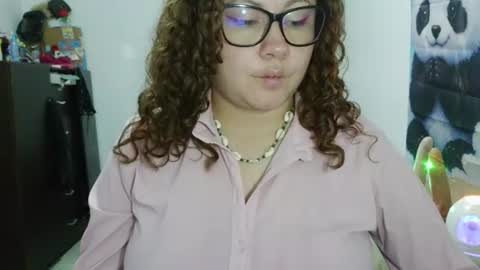 Snapshot of curly_greeneyed chatting on 24, 7, 2026 Vannesa online show from 24, 7, 2026