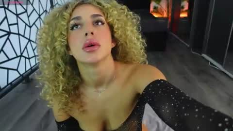 Snapshot of curlyanto chatting on 11, 6, 2026 Antonia online show from 11, 6, 2026
