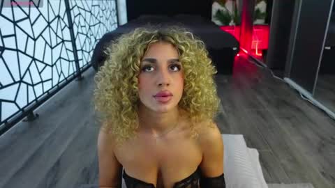 Snapshot of curlyanto chatting on 17, 6, 2026 Antonia online show from 17, 6, 2026