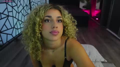 Snapshot of curlyanto chatting on 17, 7, 2026 Antonia online show from 17, 7, 2026