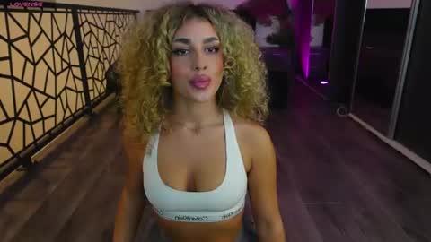 Snapshot of curlyanto chatting on 21, 7, 2026 Antonia online show from 21, 7, 2026