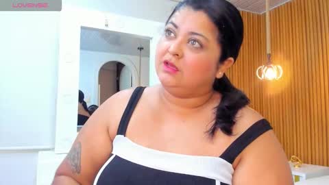 Snapshot of curvy_beauty_ chatting on 5, 11, 2025 Hanna online show from 5, 11, 2025