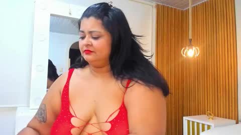 Snapshot of curvy_beauty_ chatting on 8, 11, 2025 Hanna online show from 8, 11, 2025
